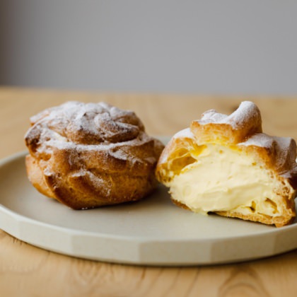 カスタードクリームが入ったシュークリーム