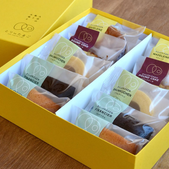 「風のたまご」でつくる焼き菓子の数々♪竹田焼き菓子セットは中と大をご用意しております！お写真は中となります。ギフト箱は9種に増えておりますので、菓子2個から10数個まで様々な用途別にご使用頂けるようご用意しております。熨斗はその場でデザインをお作りし、お時間かからずにすぐ印刷致します。